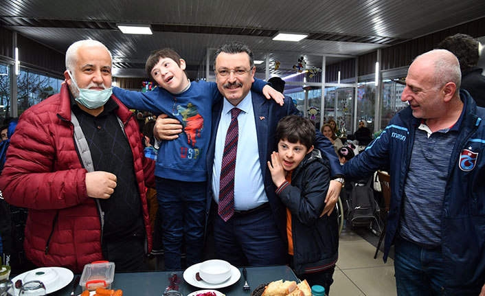 Genç’ten engelli derneklerine iftar yemeği!