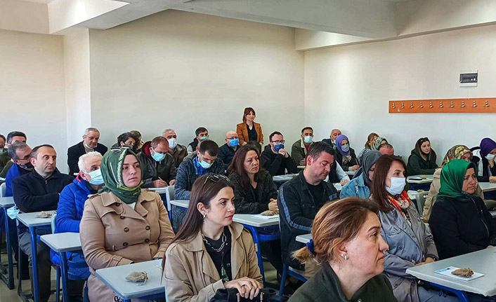 Trabzon’da Erasmus kapsamında yurt dışına gidecek eğitimcilere 120 saatlik İngilizce eğitimi