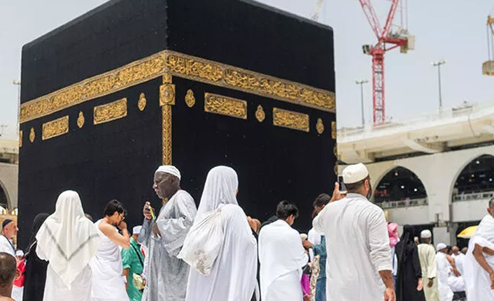 Umre turları yeniden başlıyor! Resmi açıklama geldi