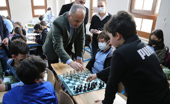 Sınıf başkanının vaadini belediye başkanı gerçekleştirdi