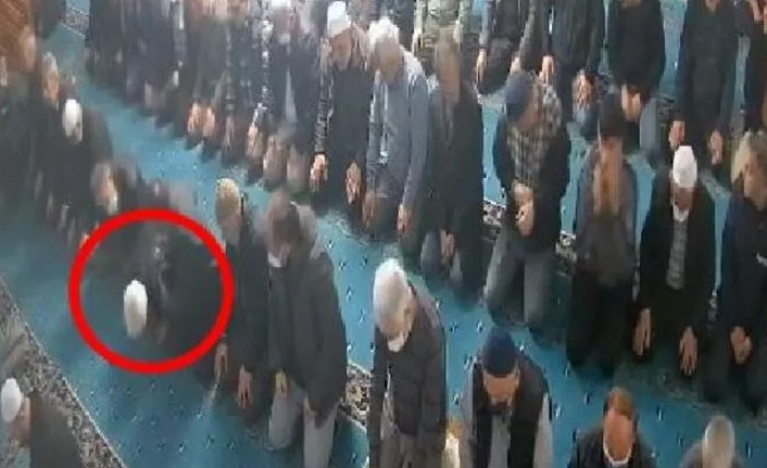 Ölüm teravih namazında yakalandı