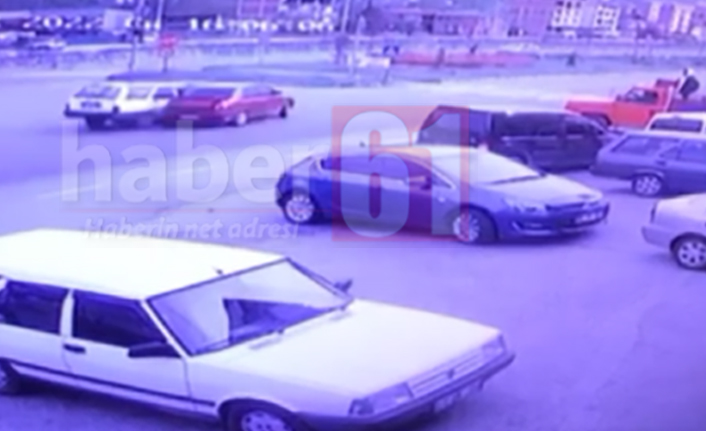 Trabzon’da iki otomobil çarpıştı! Kaza anı kamerada
