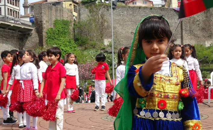 Göçmen ve sığınmacı çocuklar, 23 Nisan’ı kutladı