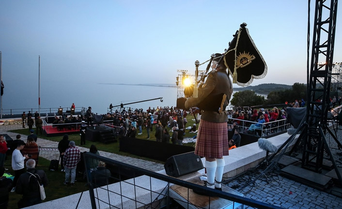 Anzak Koyu'nda geleneksel 'Şafak Ayini' yapıldı