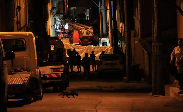 Bursa'da evlerin arasına düşen uçağın enkazı kaldırıldı