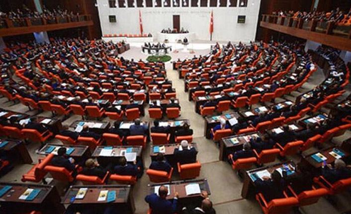 AK Parti'den 12 maddelik yeni yasa teklifi