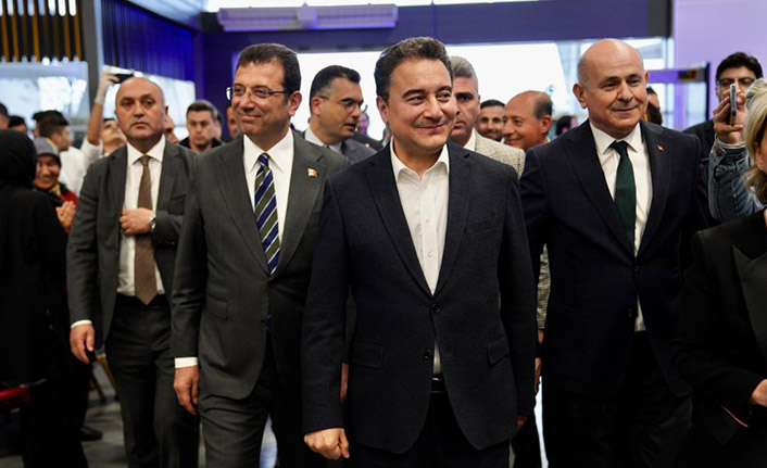 Ali Babacan ve Ekrem İmamoğlu DEVA Partisi iftarında buluştu