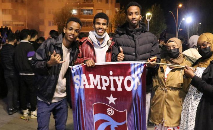 Somalili öğrenciler Bolu'da şampiyonluğu kutladı