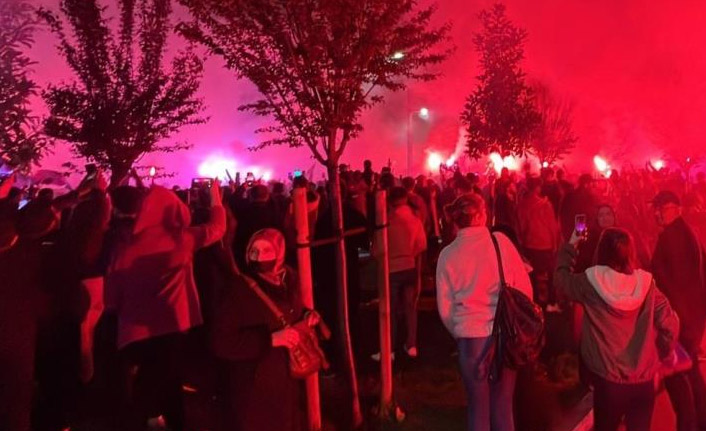 Düzce'de binlerce Trabzonspor taraftarı sokağa döktü