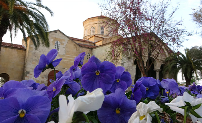 Trabzon’daki Ayasofya Cami rengarenk