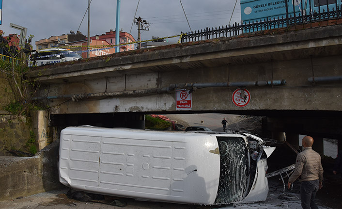 Giresun'da minibüs köprüden düştü! 1 yaralı