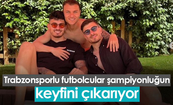Trabzonsporlu futbolcular şampiyonluğun tadını çıkarıyor