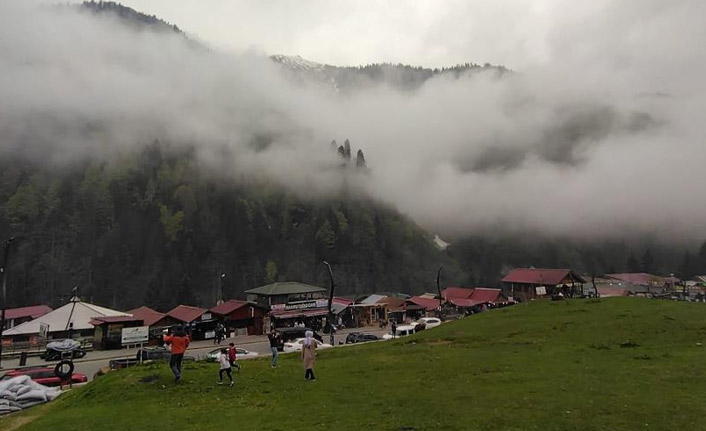 Ayder'de sisli hava tatilcilerin keyfini bozamadı