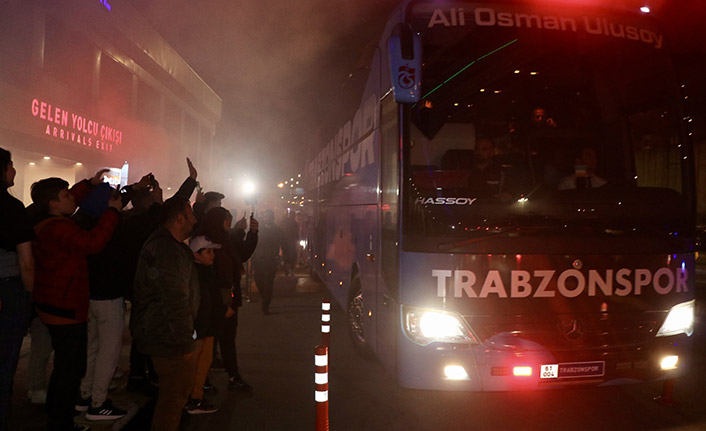 Trabzonspor'a havaalanında coşkulu karşılama
