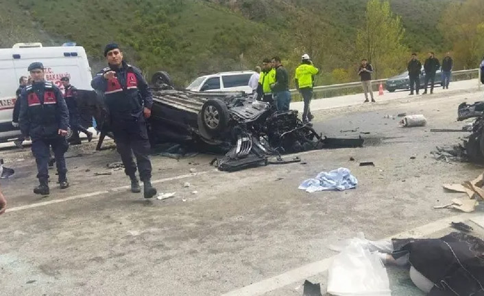 Feci kaza: 3 ölü, 12 yaralı