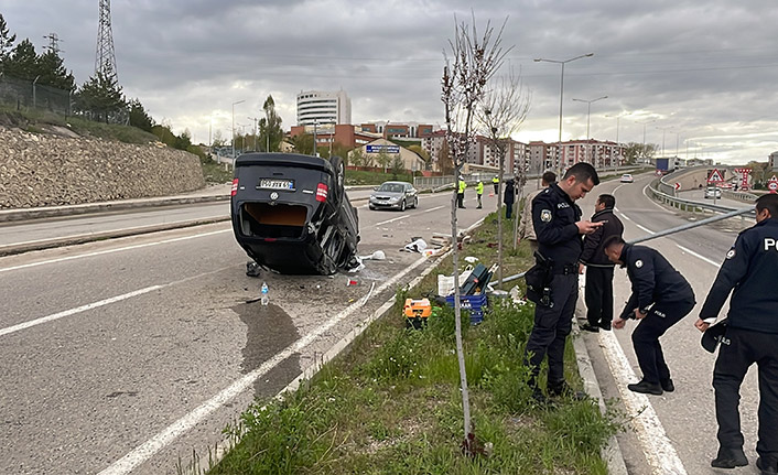 Köpeğe çarpmamak için kaza yaptılar
