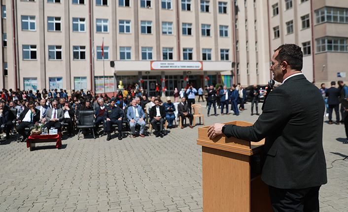 Başkan Ekim: “Gençlerin eğitim hayatlarını yönlendirmelerine destek oluyoruz”