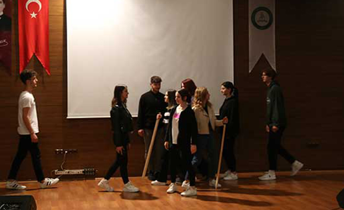 Tiyatro salonu yok ama tiyatro buluşması var!