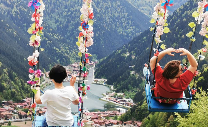 Gürcü turistlerin Uzungöl ilgisi