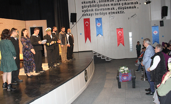 Trabzon'da ‘Süt Kardeşler’ oyunu beğeni topladı