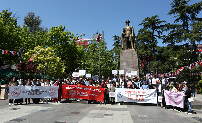 Trabzon'da "Biz Büyük Bir Aileyiz" yürüyüşü yapıldı