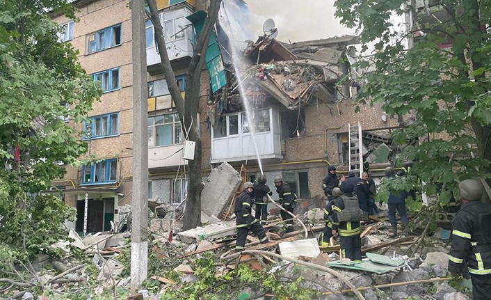 Rus ordusu Donetsk’te 5 katlı binayı vurdu: 1 ölü, 1 yaralı