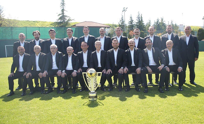 Trabzonspor yönetiminden şampiyonluk pozu