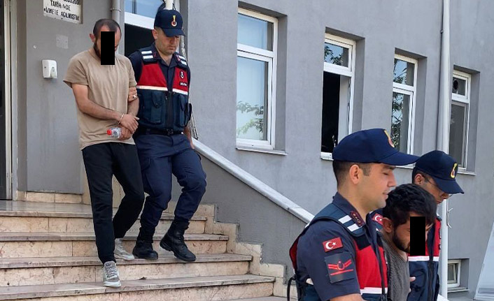 Tırdan benzin çaldılar yakalandılar