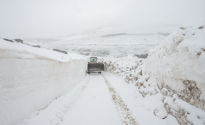 Trabzon'da yaz beklerken kar geldi