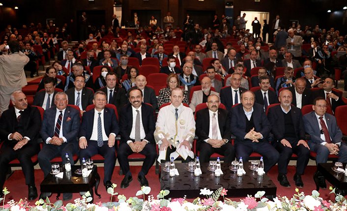 KTÜ'nün kuruluşunun 67'nci yılı törenle kutlandı