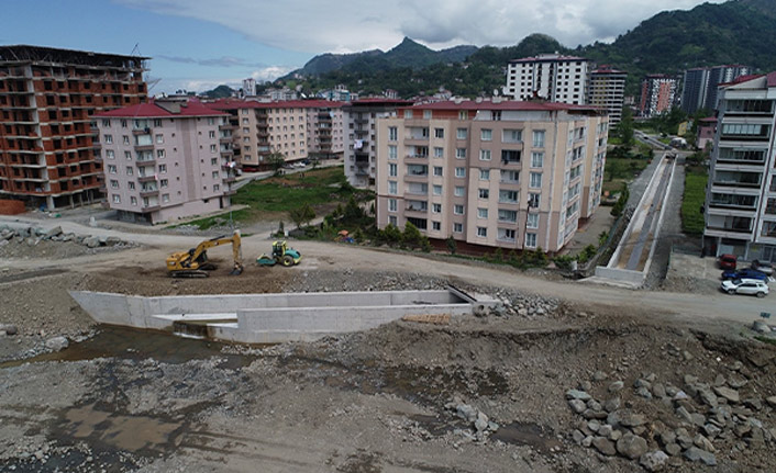 Arhavi'deki sel faciasının onarımı sürüyor