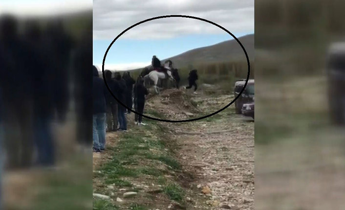 Bayburt'ta muhabir canını zor kurtardı