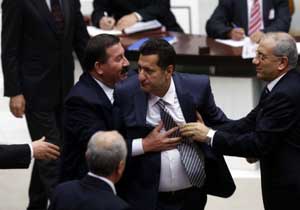 TBMM'de Tansiyon Yükseldi: AK Partili ve MHP'li Vekiller Yumruk Yumruğa Kavga Etti