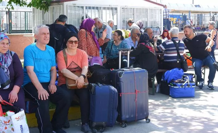 Yaz tatilini Türkiye'de geçirmek isteyen gurbetçiler akın akın gelmeye başladı