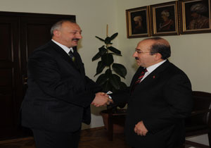 Başkan Gümrükçüoğlu'na ziyaret