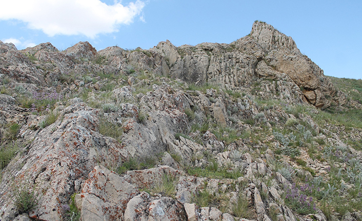 Bayburt’ta Ejderha Kayaları efsanesi