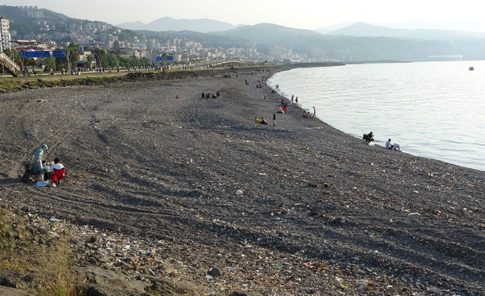 Trabzon'da sahil 40 yıl önceye döndü! Vatandaşlar akın etti
