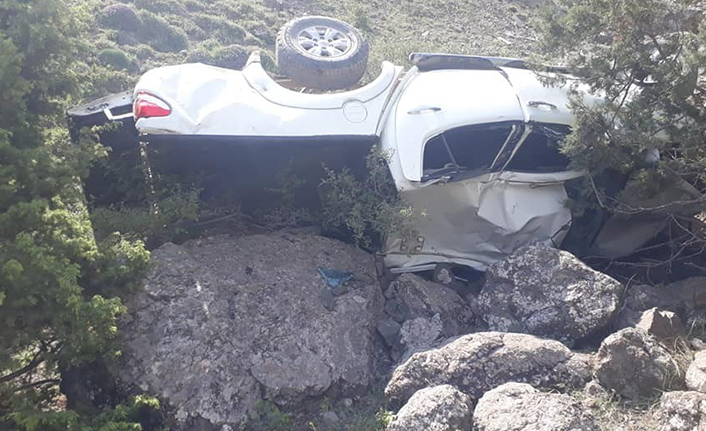 Artvin'de 30 metrelik uçuruma yuvarlandılar! 2 kişi için seferberlik