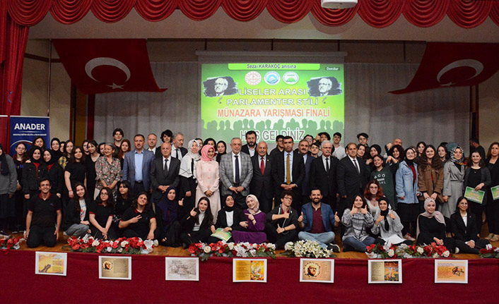 Trabzon'da Liseler arası Münazara yarışmasının kazananı belli oldu