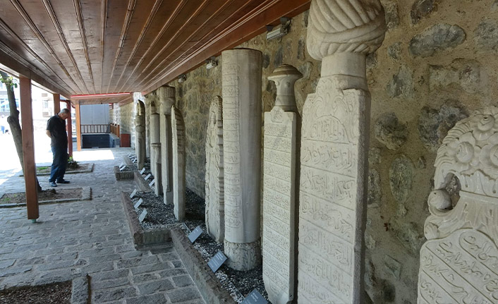 Trabzon'da Osmanlı Dönemi'ne ait mezar taşları burada sergileniyor