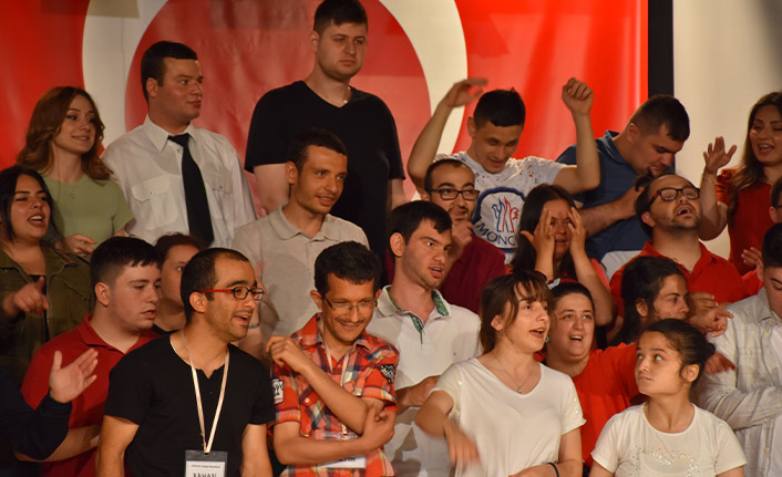 Trabzon'da özel gereksinimli kursiyerler mezuniyet heyecanı yaşadı