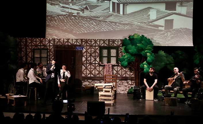 Trabzon'da öğretmenlerden şiir ve müzik dinletisi