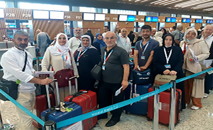 Pandemi sonrası ilk hac kafilesi dualarla uğurlandı