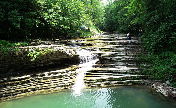 Gülderen Şelalesi eşsiz güzelliğiyle büyülüyor