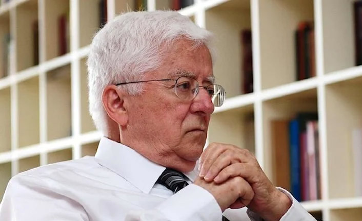 Tarhan Erdem hayatını kaybetti