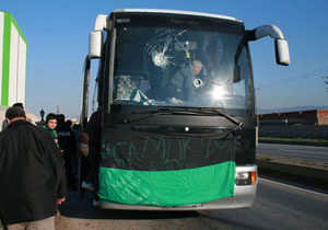 Taraftarlar arasında kavga çıktı