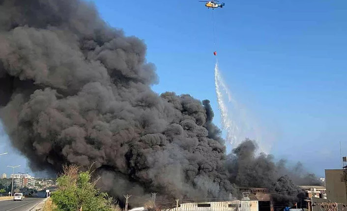 Korkutan yangın! Saatlerdir söndürülemiyor