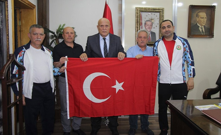 Eski boksör Başkan Pekmezci, Azerbaycanlı boksörlerle buluştu