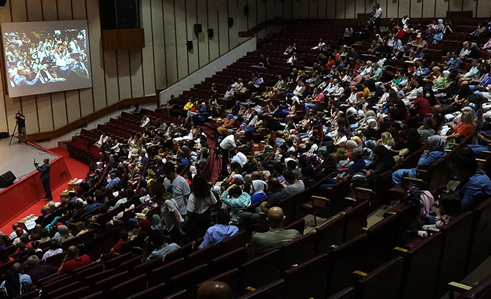 Trabzon'da sağlıkçı orkestra ve korosu sahnede