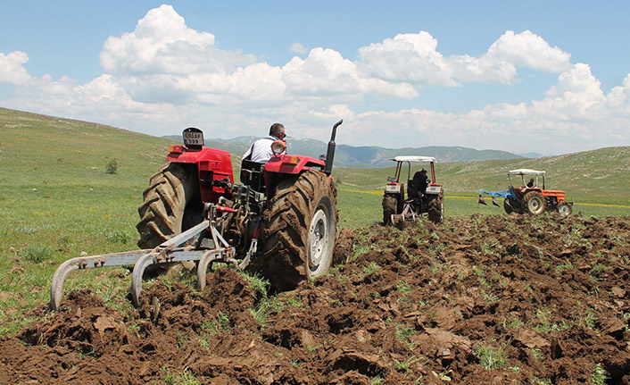 Bayburt'ta çeyrek asrı aşkın ekilmeyen tarım arazileri için önemli adım
